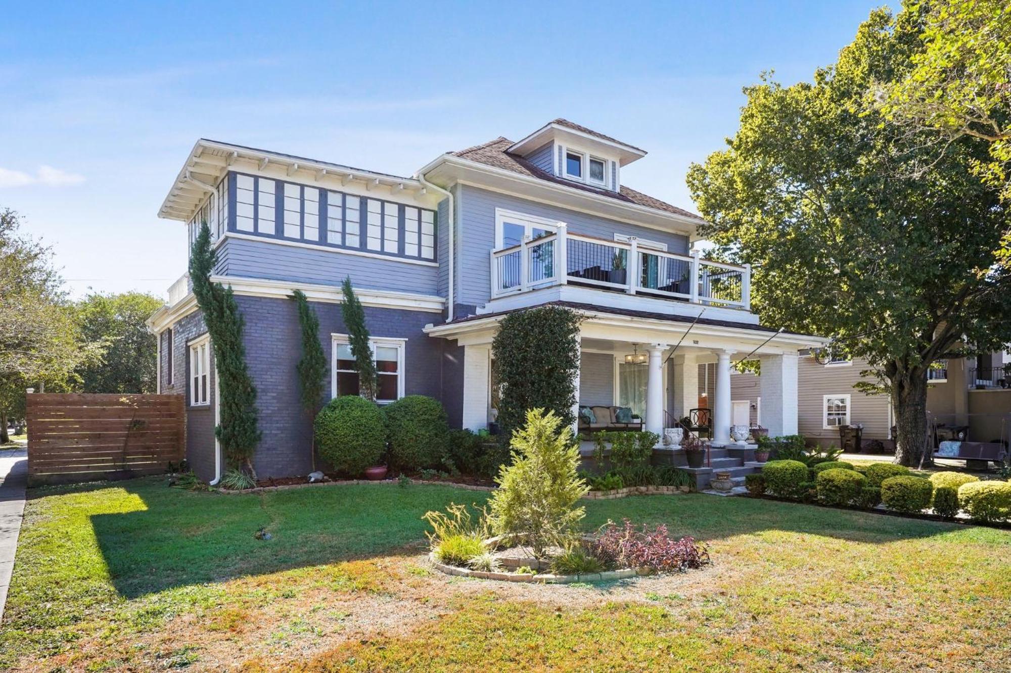 Grandcraftsman Style With Pool And Hot Tub/ Center To Of